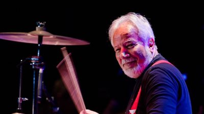 يحيى خليل يستضيف مغنية إيطالية فى ختام موسمه الفنى بالإسكندرية