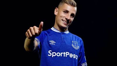 لوكاس ديني: سعيد بالفوز على كازاخستان وراض عن مستواي