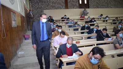 ٥٠٠ طالب وطالبة يؤدون امتحانات التعليم المدمج بجامعة سوهاج