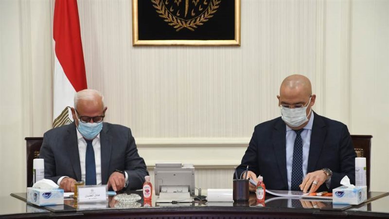 وزير الإسكان ومحافظ