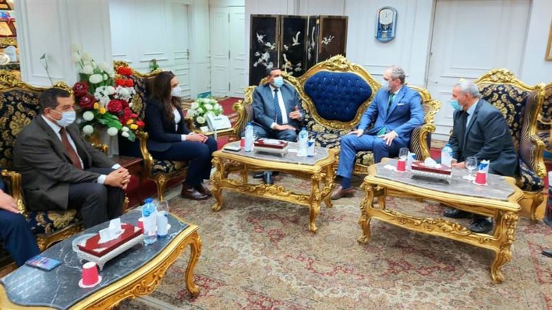 محافظ البحيرة يستقبل