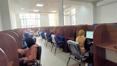 جامعة بنها: نجاح أول تجربة للامتحانات وتصحيحها إلكترونيا بمركز الاختبارات
