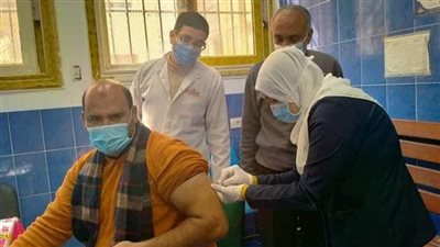 تطعيم 540 مواطنا بلقاح فيروس كورونا بمستشفى كفر شكر المركزي
