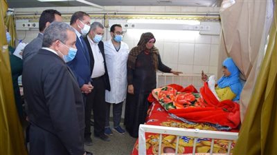 رئيس جامعة سوهاج يطمئن على 