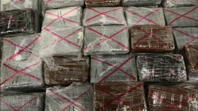 الرئيس الأمريكي يطلب تخفيف عقوبة الاتجار في المخدرات