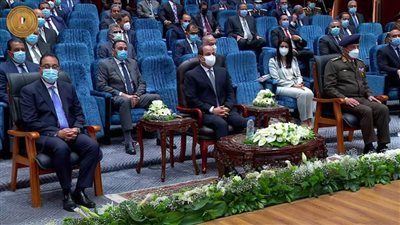 الرئيس السيسي يشاهد فيلما تسجيليا عن مدينة الدواء بالخانكة من انتاج إدارة الشؤون المعنوية
