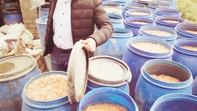 ضبط 100 طن مخللات تالفة وغير صالحة للاستخدام الآدمي بالبحيرة