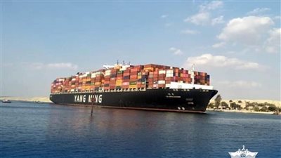 عبور 80 سفينة بقناة السويس بحمولات 4.7 مليون طن