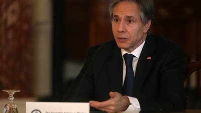 واشنطن تلغي عقوبات فرضتها إدارة ترامب على مسؤولين في 