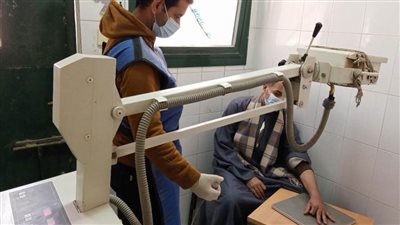 فحص وعلاج 1634 حالة خلال قافلة طبية بقرية دلجا بالمنيا