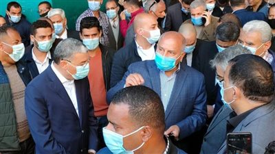 وزير النقل ومحافظ المنيا يتفقدان محطة السكة الحديد والورش الإضافية