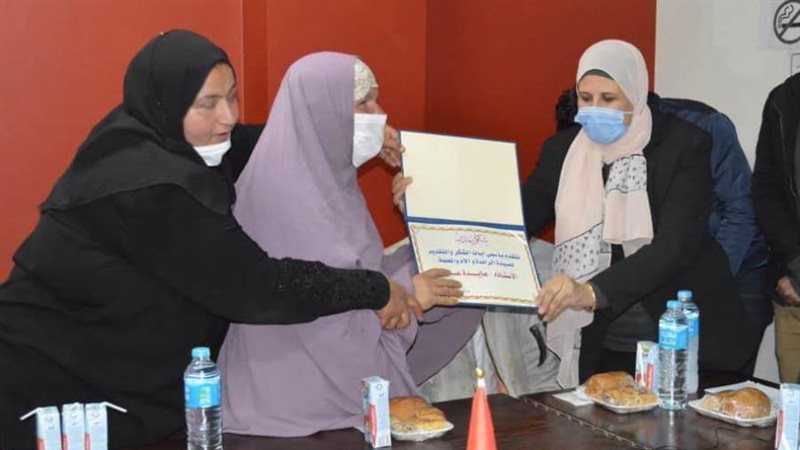 مؤسسة حياة تكرم أما