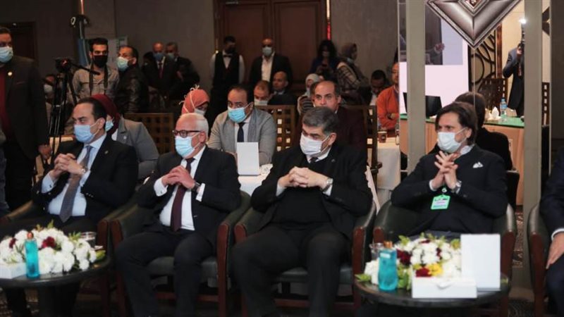 نواب البرلمان وقيادات