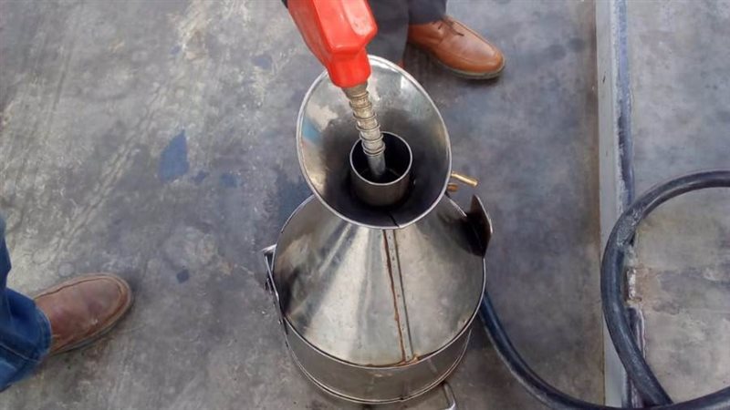 ضبط محطتي وقود مخالفين