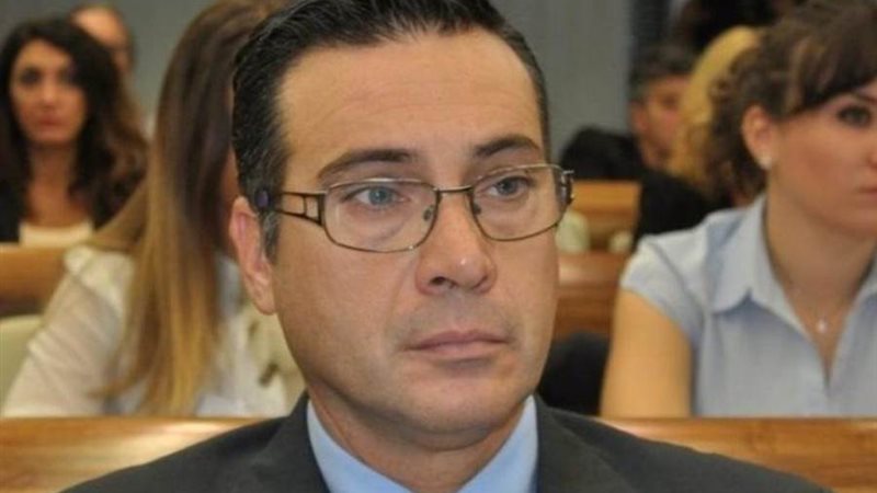 الجاسوس والتر بيوت