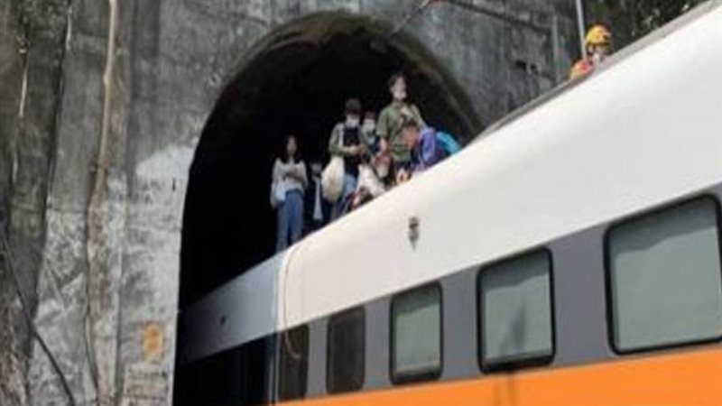 ضحايا خروج قطار ركاب
