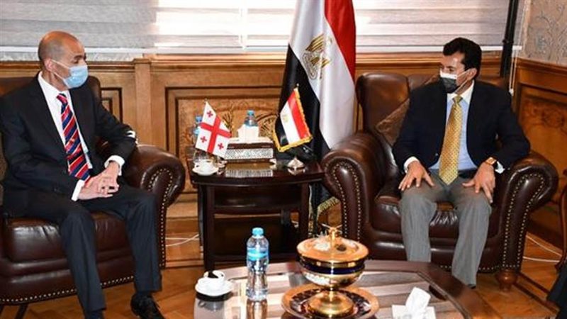 وزير الشباب وسفير