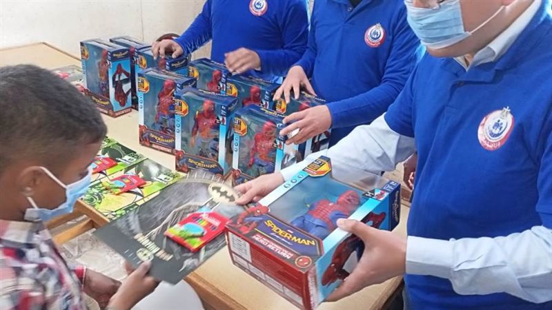 توزيع هدايا بدور