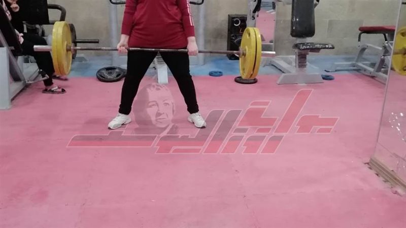 بطلة الأثقال