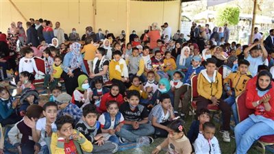 الدفعة الأولى ببرنامج الماجستير المهني بجامعة سوهاج يحتفلون بيوم اليتيم 