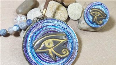 الفرعوني يكسب.. روضة تصمم إكسسوارات مستوحاة من الحضارة المصرية القديمة