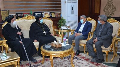 محافظ المنيا يستقبل وفدا من إيبارشيتي شرق النيل وأبوقرقاص وتوابعهما