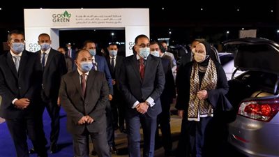 رئيس الوزراء يُسلم أول دفعة من السيارات الجديدة للمستفيدين بالمبادرة الرئاسية لإحلال المركبات للعمل بالغاز