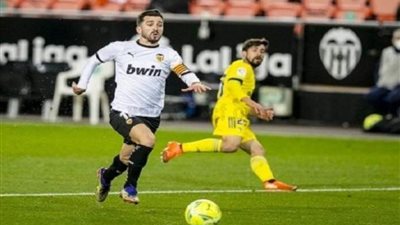 قادش يفوز على فالنسيا 2-1 في الدوري الإسباني