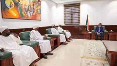 رئيس وزراء السودان يؤكد دعم الإدارات الأهلية لتحقيق الاستقرار والسلام