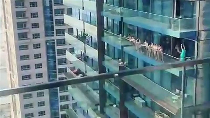 النساء العاريات