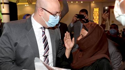  محافظ بني سويف يشارك في احتفالية تكريم الأمهات المثاليات وأمهات الشهداء