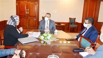 محافظ سوهاج يعقد اجتماعا لبحث مستجدات 