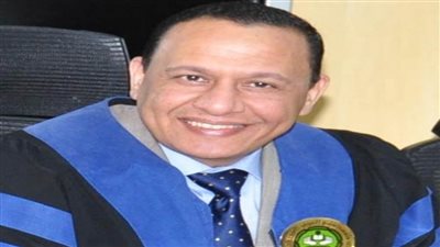 أستاذ بجامعة أسوان يفوز بجائزة 