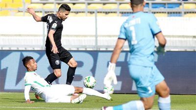 طاقم حكام أنجولي لمباراة بيراميدز والرجاء 