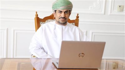وزير الإعلام العماني: المعلومات المغلوطة تشكل خطرًا على المجتمع