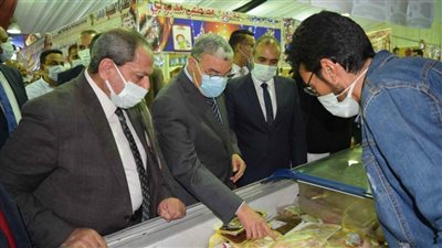 محافظ المنيا يفتتح معرض 