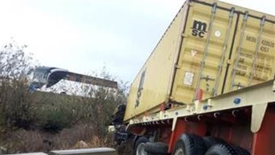 زيادة مصابي حادث انقلاب حاوية على أتوبيس عمال بالسخنة إلى 22 عاملًا