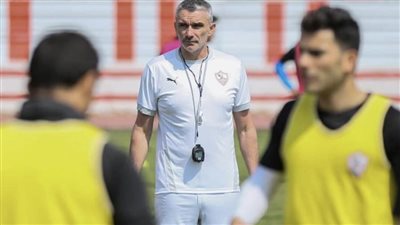 كارتيرون يقسم لاعبي الزمالك لمجموعات خلال المران 