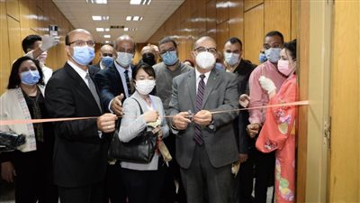 رئيس جامعة أسيوط يفتتح معرضاَ فنياَ بعنوان 