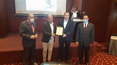 مستقبل وطن بالإسكندرية يكرم الأطقم الطبية بالمحافظة
