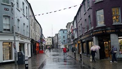 إيرلندا تضيف دولا وتشطب أخرى من قائمة الحجر الصحي الفندقي