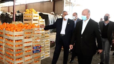 الحكومة تطمئن على توافر مستلزمات المواطنين بسوق العبور