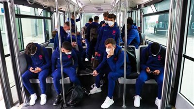 استعدادًا لكلاسيكو الأرض.. بعثة برشلونة تصل إلى مدريد