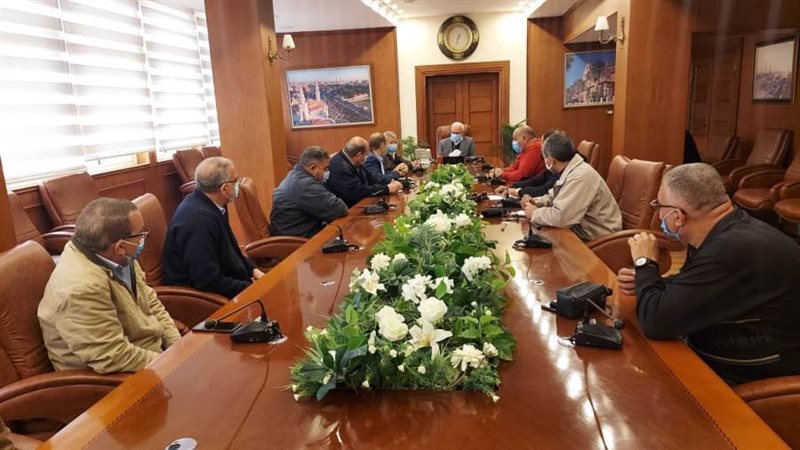 خلال الاجتماع