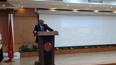 محافظ بورسعيد يلتقى مديرى الإدارات بالمحافظة لمتابعة سير العمل 