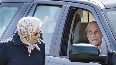  ننشر صور السيارة التي تقل جثمان الأمير فيليب إلى مثواه الأخير