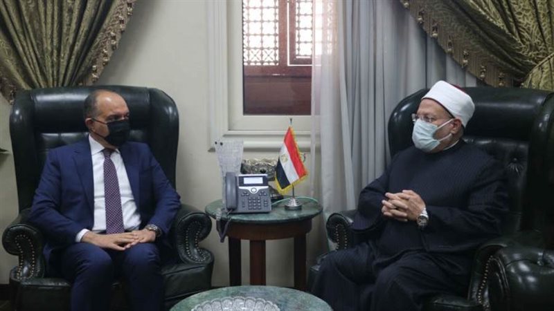 مفتي الجمهورية والسفير