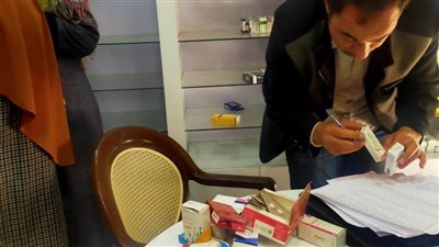 ضبط ٤٢٤ صنفا دوائيا داخل صيدلية غير مرخصة بالدقهلية