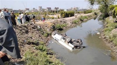 انقلاب سيارة نقل فى ترعة سلامة بالبحيرة