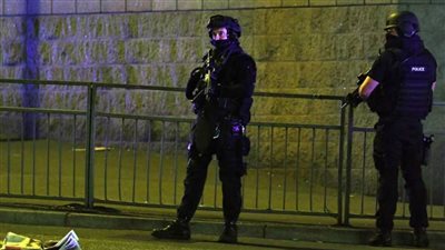 بريطانيا.. اعتقال رجل يحمل فأسا قرب قصر باكنجهام